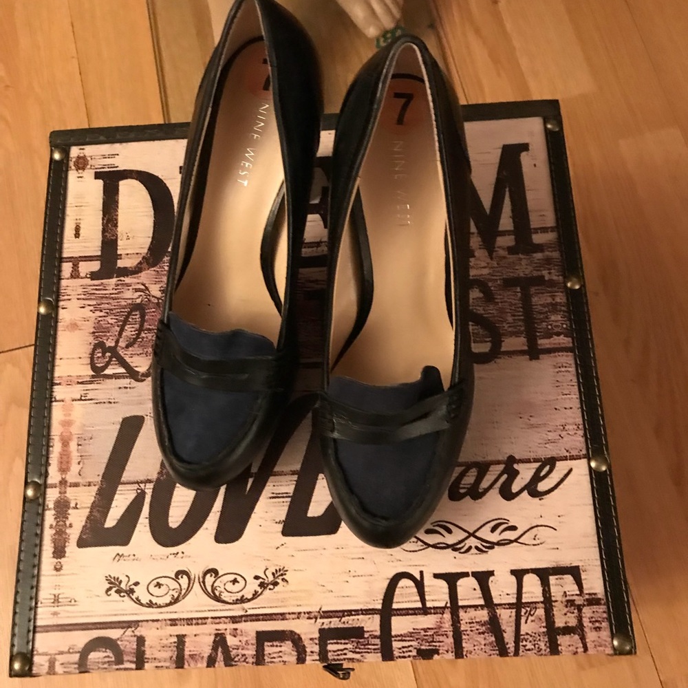 Shoes - Picture 3 of 4